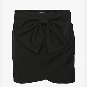 Vero Moda Black Mini Skirt with Bow